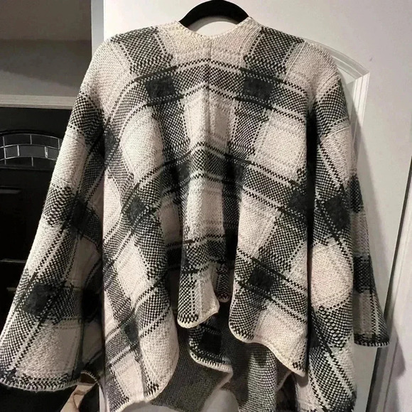 Lola Shawl - OS - Picture 6 of 6